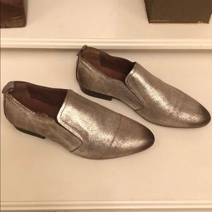 Seychelles Shoes - Metallic silver Seychelles with distressed toe Seychelles Shoes - Metallic silver Seychelles with distressed toe
